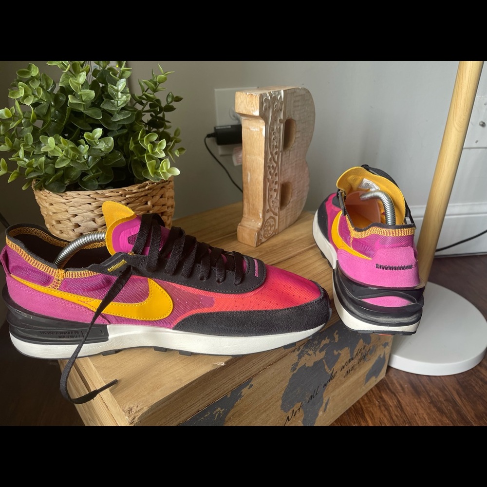 Nike - Picture 3 of 3